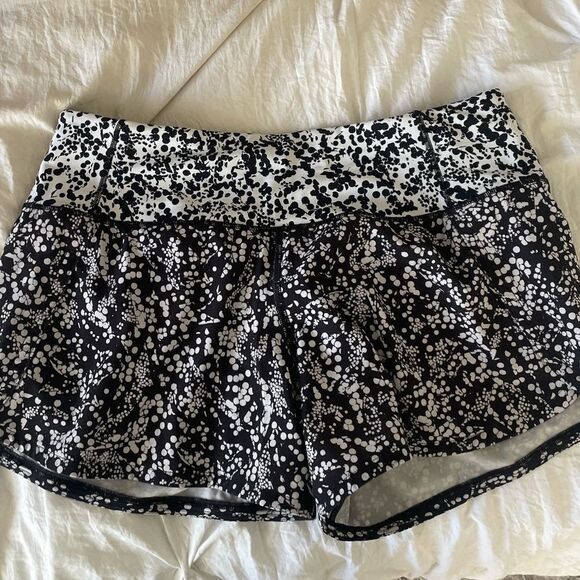 lululemon athletica Pants - Lululemon speed up short size 4 with 4 inch inseam, like new condition